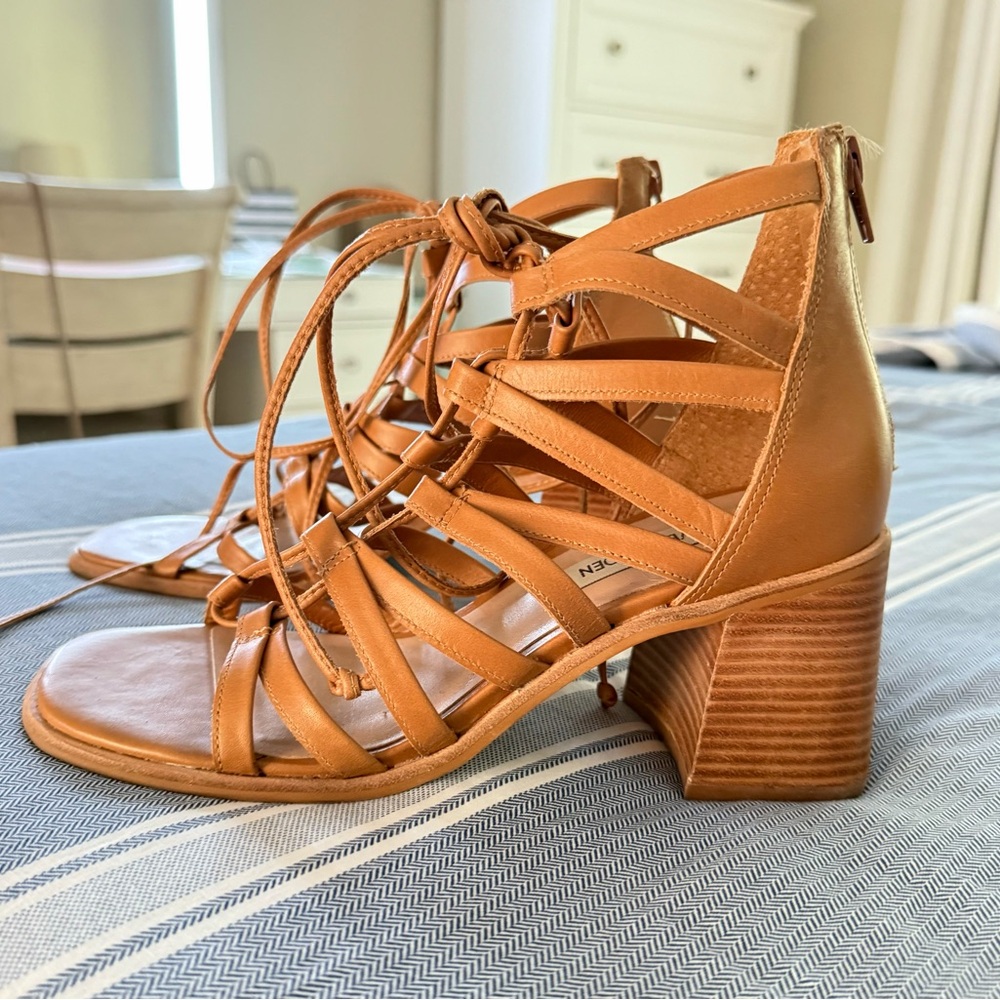 Steve Madden Lace-up Block Heel Sandals Tan Size 7
Leather upper
Made in Brazil - Picture 3 of 5